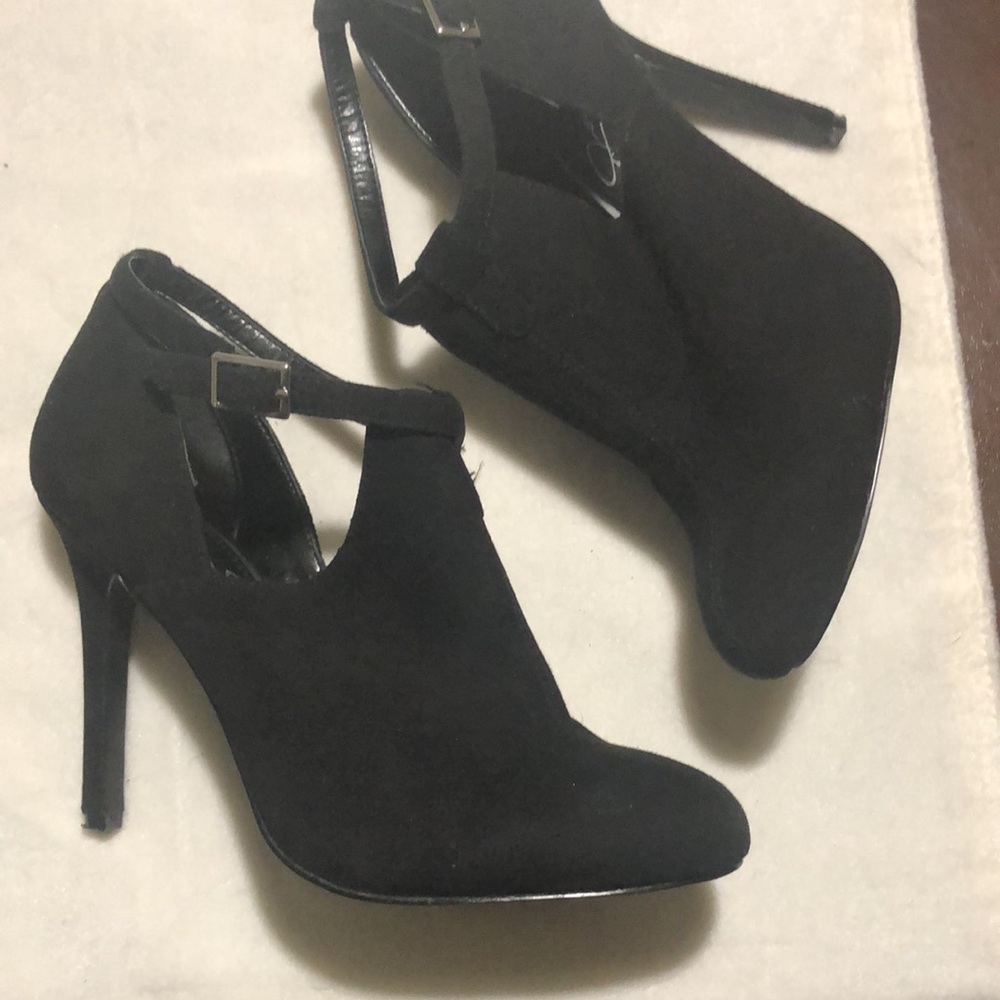 Jessica Simpson Black Suede Ankle Strap boot/shoe